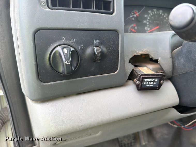 image for item YA2001 2005 Ford F750 Super Duty bucket truck