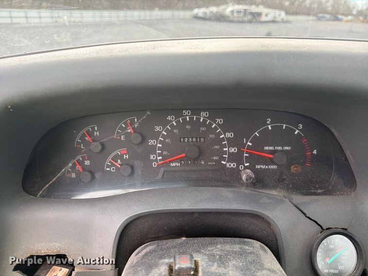 image for item YA2001 2005 Ford F750 Super Duty bucket truck