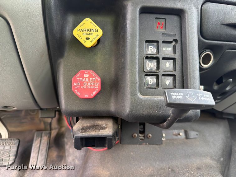 image for item YA2001 2005 Ford F750 Super Duty bucket truck