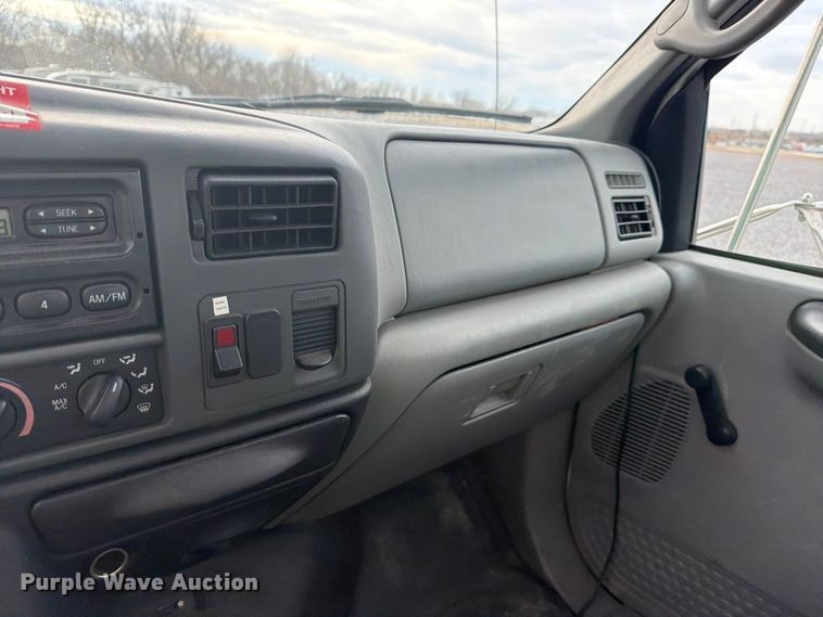 image for item YA2001 2005 Ford F750 Super Duty bucket truck