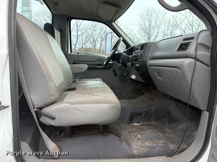 image for item YA2001 2005 Ford F750 Super Duty bucket truck