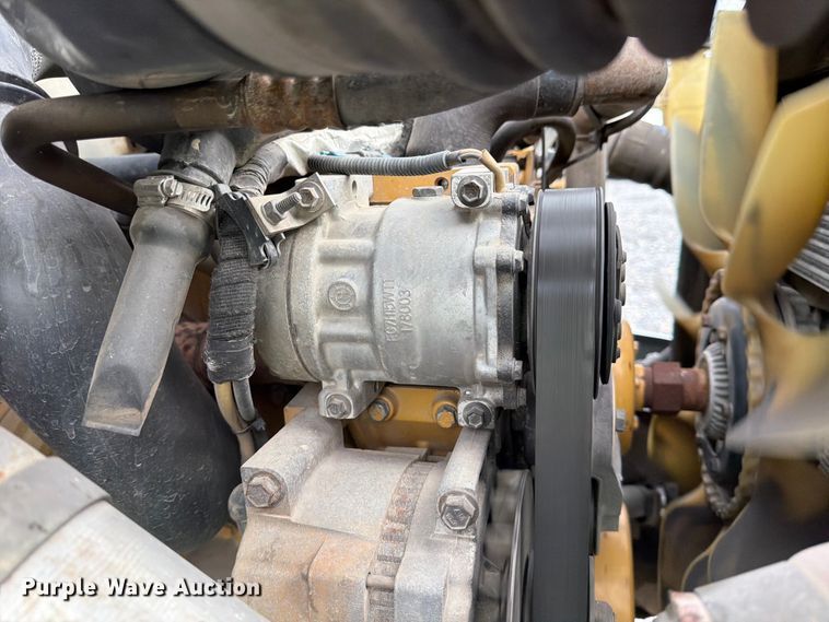 image for item YA2001 2005 Ford F750 Super Duty bucket truck