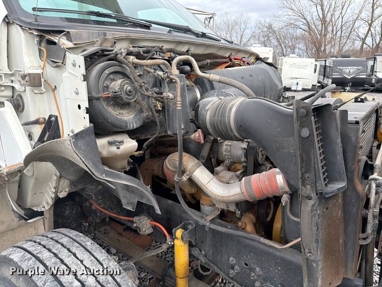 image for item YA2001 2005 Ford F750 Super Duty bucket truck