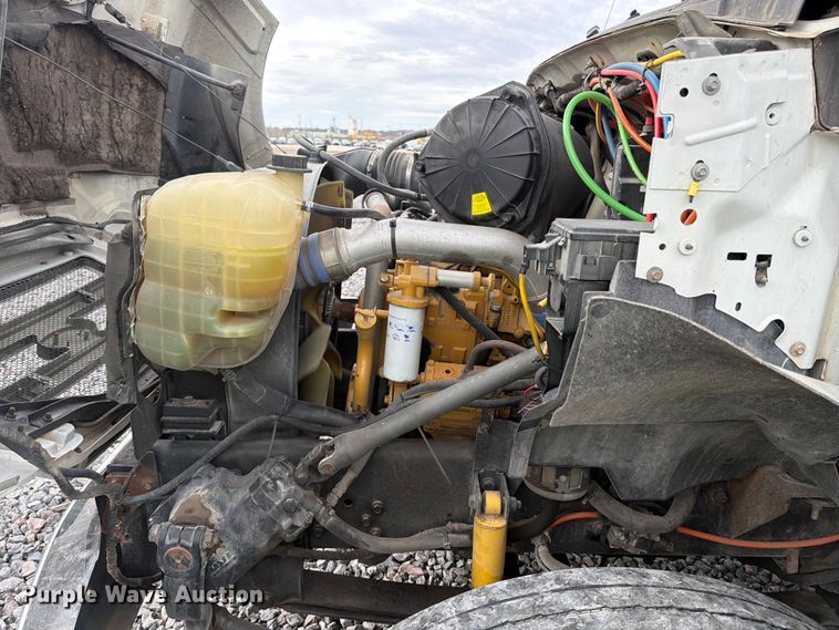 image for item YA2001 2005 Ford F750 Super Duty bucket truck