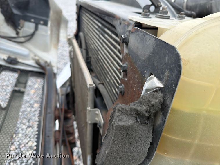 image for item YA2001 2005 Ford F750 Super Duty bucket truck