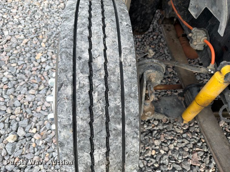 image for item YA2001 2005 Ford F750 Super Duty bucket truck