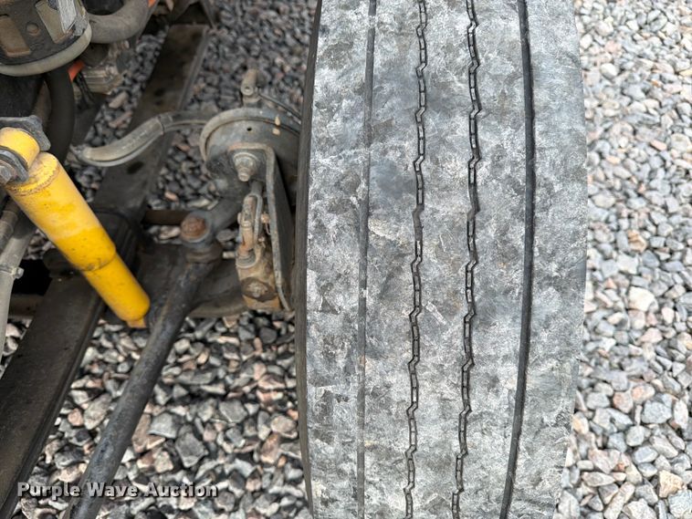 image for item YA2001 2005 Ford F750 Super Duty bucket truck