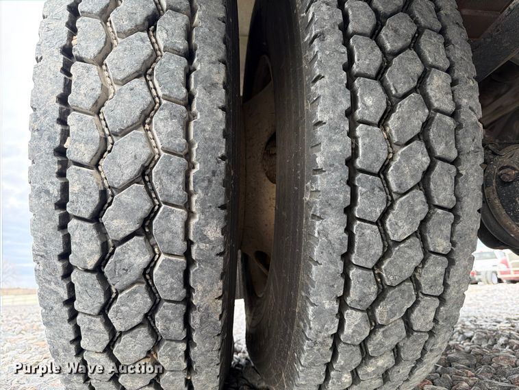 image for item YA2001 2005 Ford F750 Super Duty bucket truck