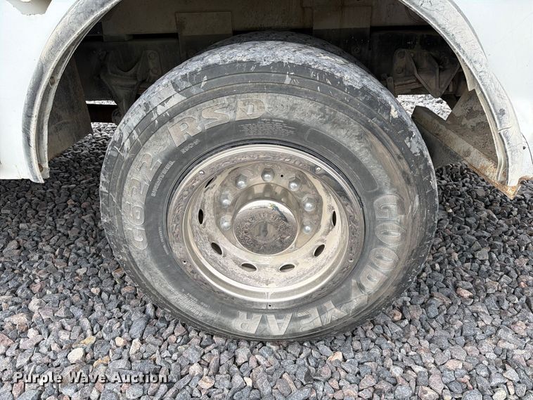 image for item YA2001 2005 Ford F750 Super Duty bucket truck