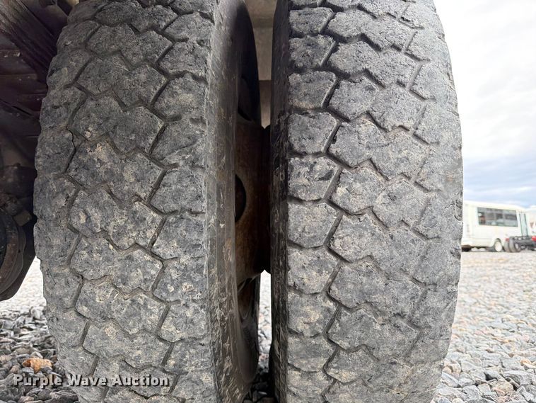 image for item YA2001 2005 Ford F750 Super Duty bucket truck