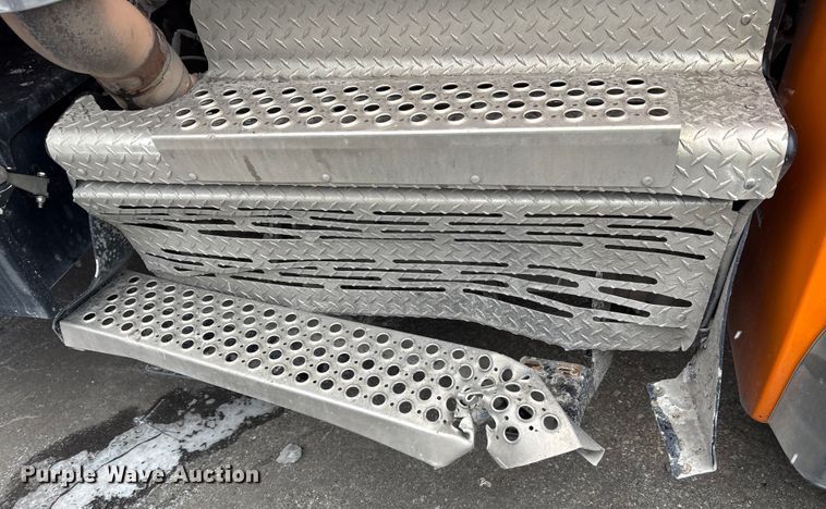 image for item YA2031 2020 Kenworth T880 dump truck