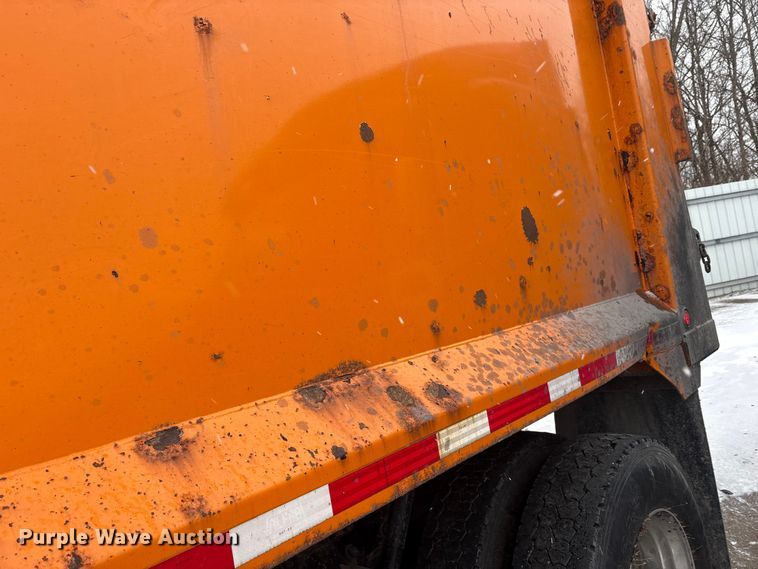 image for item YA2031 2020 Kenworth T880 dump truck