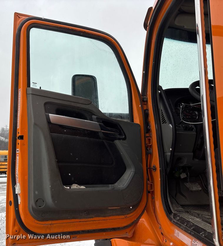 image for item YA2031 2020 Kenworth T880 dump truck