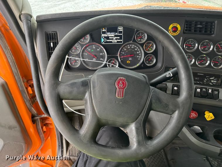 image for item YA2031 2020 Kenworth T880 dump truck