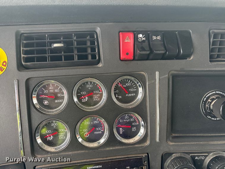 image for item YA2031 2020 Kenworth T880 dump truck