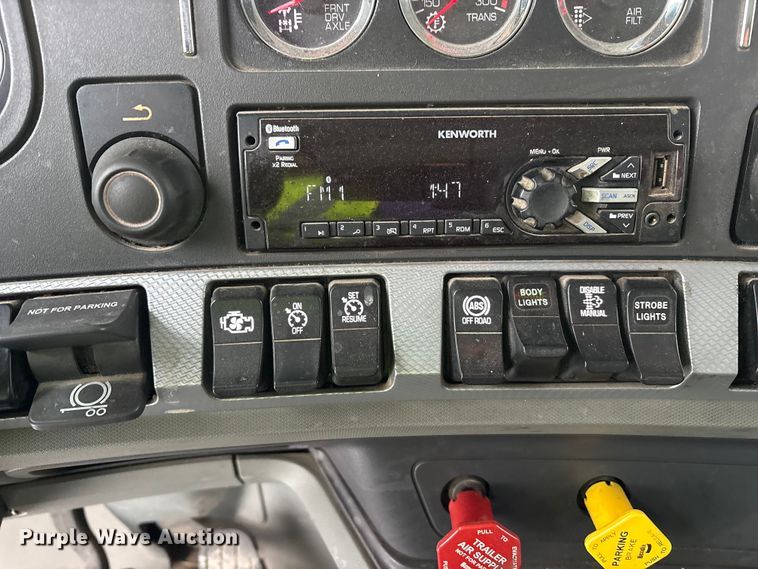 image for item YA2031 2020 Kenworth T880 dump truck