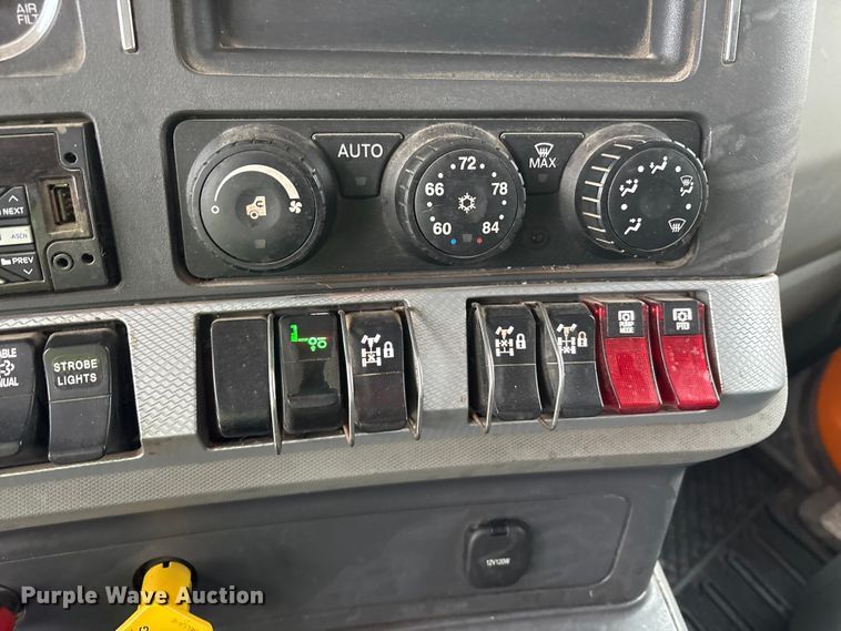 image for item YA2031 2020 Kenworth T880 dump truck