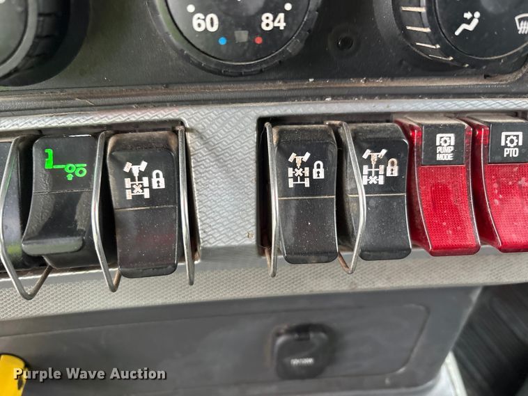 image for item YA2031 2020 Kenworth T880 dump truck