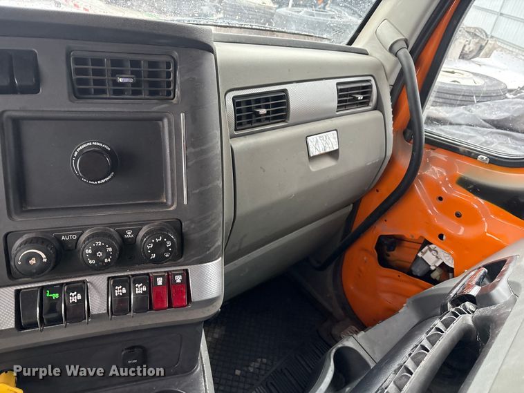 image for item YA2031 2020 Kenworth T880 dump truck