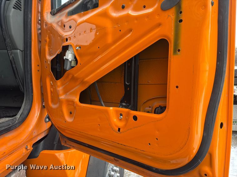 image for item YA2031 2020 Kenworth T880 dump truck