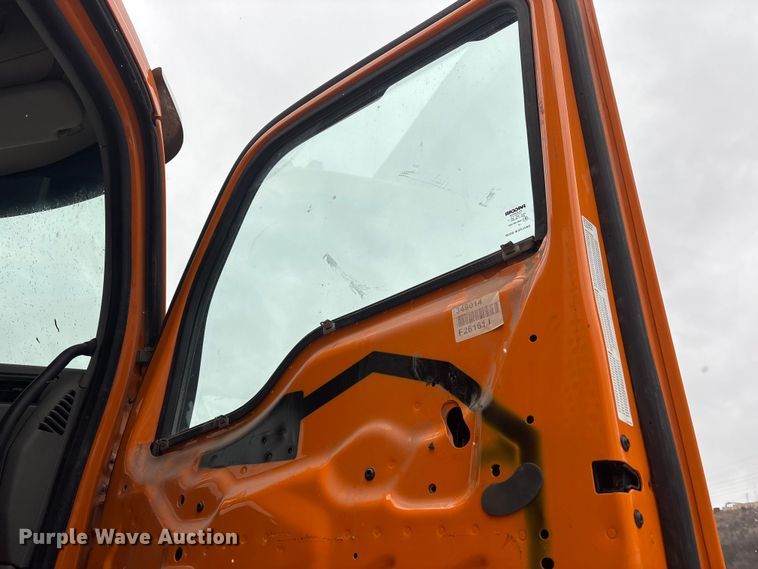 image for item YA2031 2020 Kenworth T880 dump truck