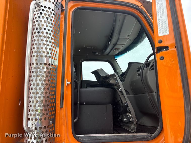 image for item YA2031 2020 Kenworth T880 dump truck