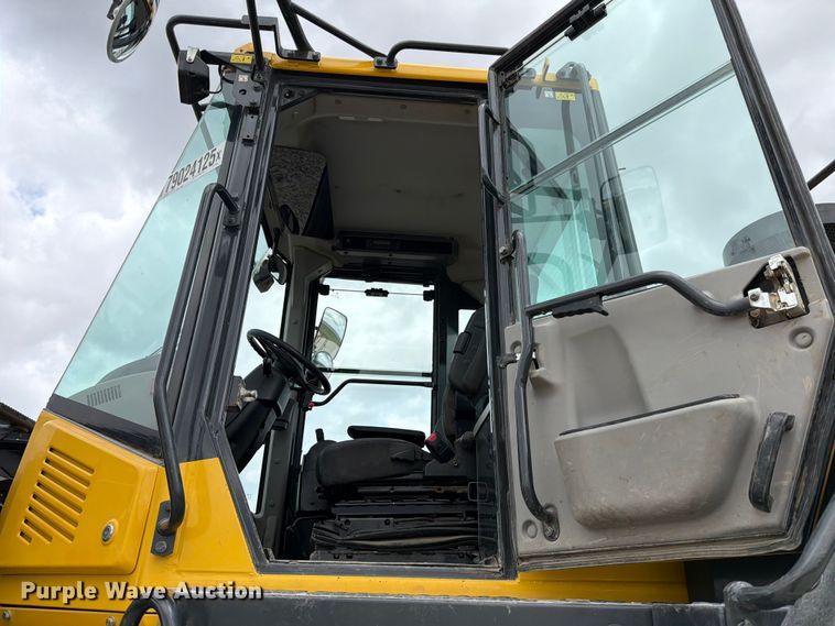 image for item YA2642 2023 Komatsu WA380-8 wheel loader