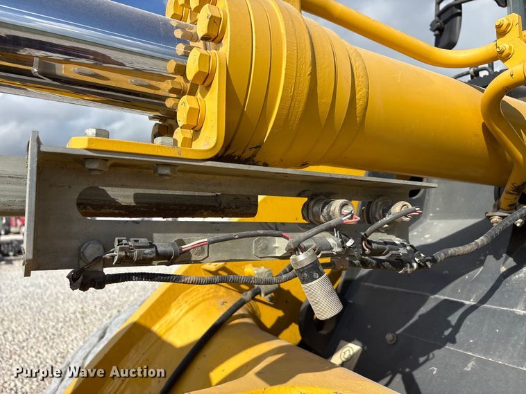 image for item YA2894 2023 Komatsu WA320-8 wheel loader