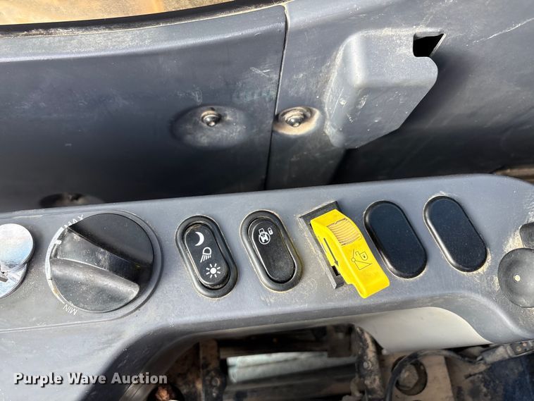 image for item YA2895 2022 Komatsu PC210LC-11 excavator