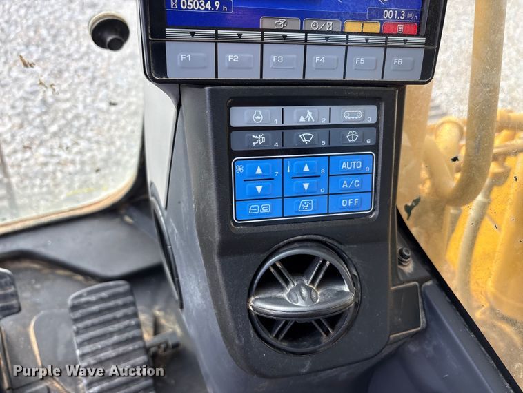 image for item YA2895 2022 Komatsu PC210LC-11 excavator