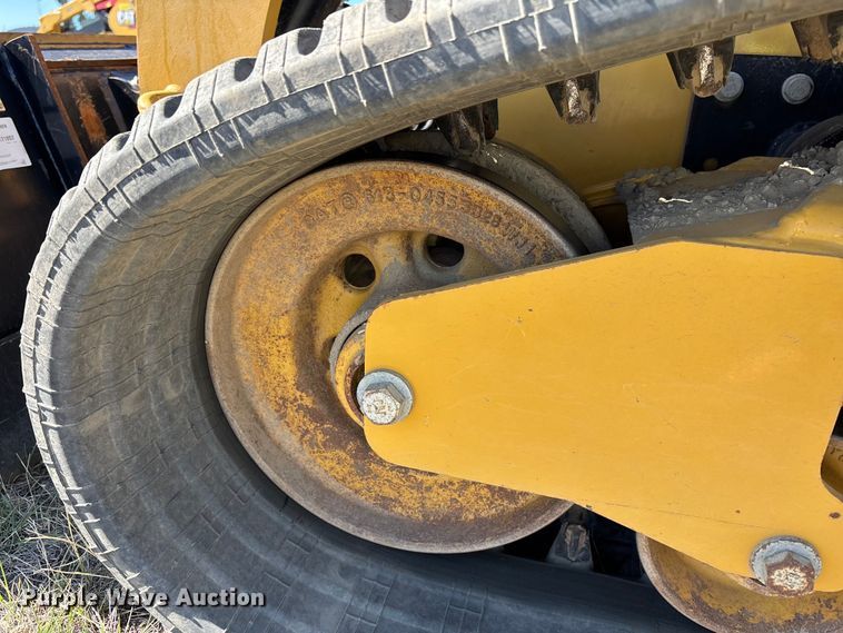 image for item YA2910 2024 Caterpillar 299D3 XE tracked skid steer loader