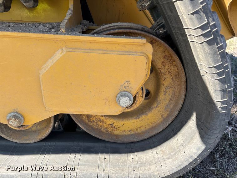 image for item YA2910 2024 Caterpillar 299D3 XE tracked skid steer loader