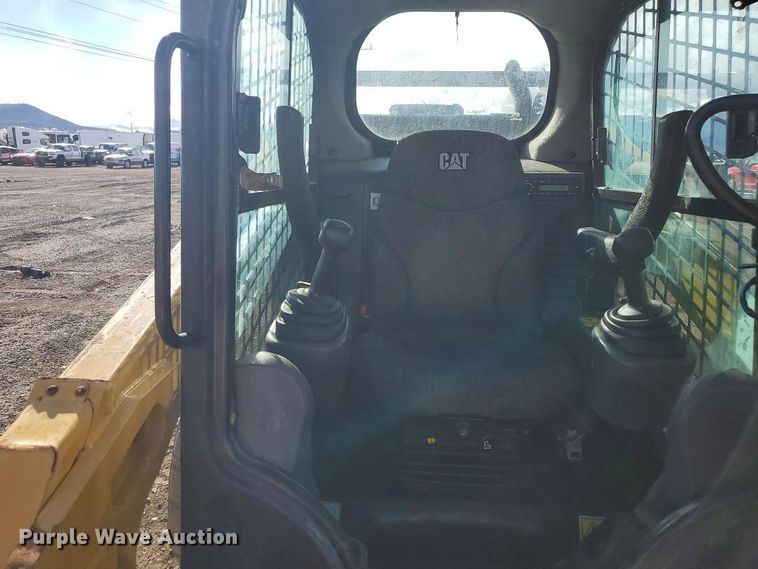 image for item YA2914 2018 Caterpillar 272D2 skid steer loader