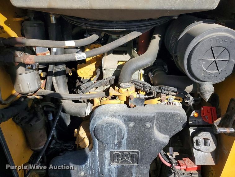 image for item YA2914 2018 Caterpillar 272D2 skid steer loader