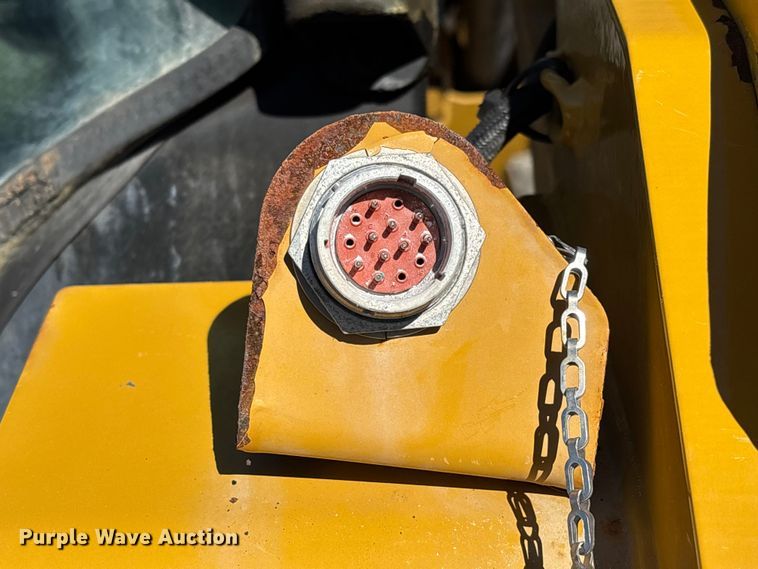 image for item YA2914 2019 Caterpillar 272D2 skid steer loader