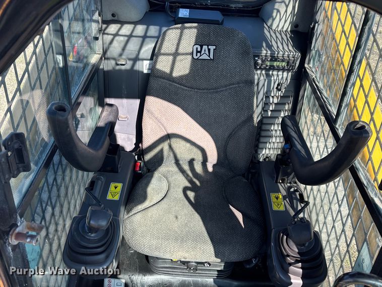 image for item YA2914 2019 Caterpillar 272D2 skid steer loader