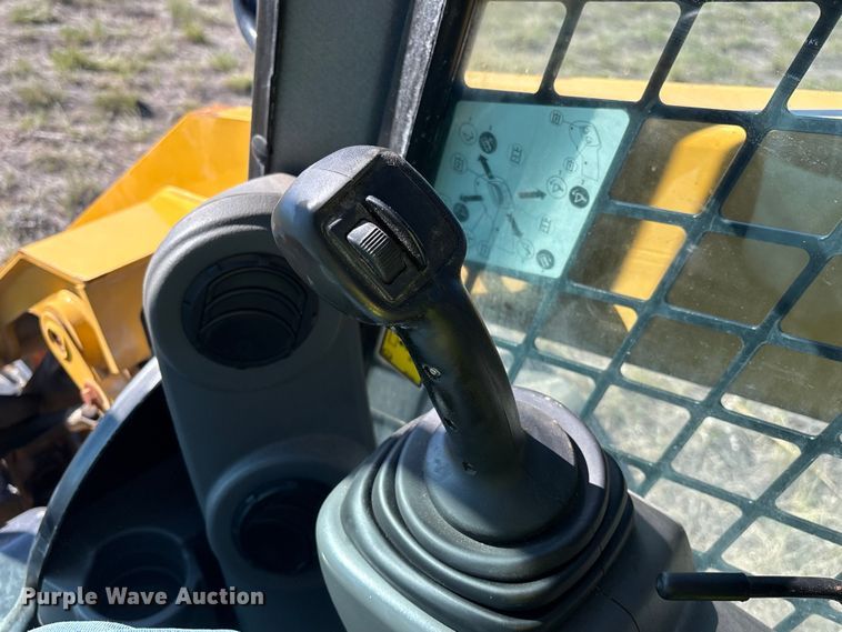 image for item YA2914 2019 Caterpillar 272D2 skid steer loader