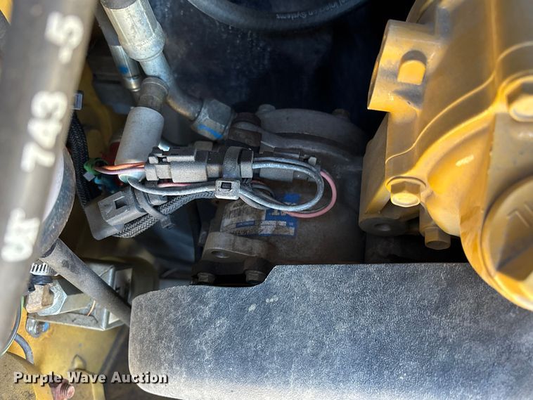 image for item YA2914 2019 Caterpillar 272D2 skid steer loader