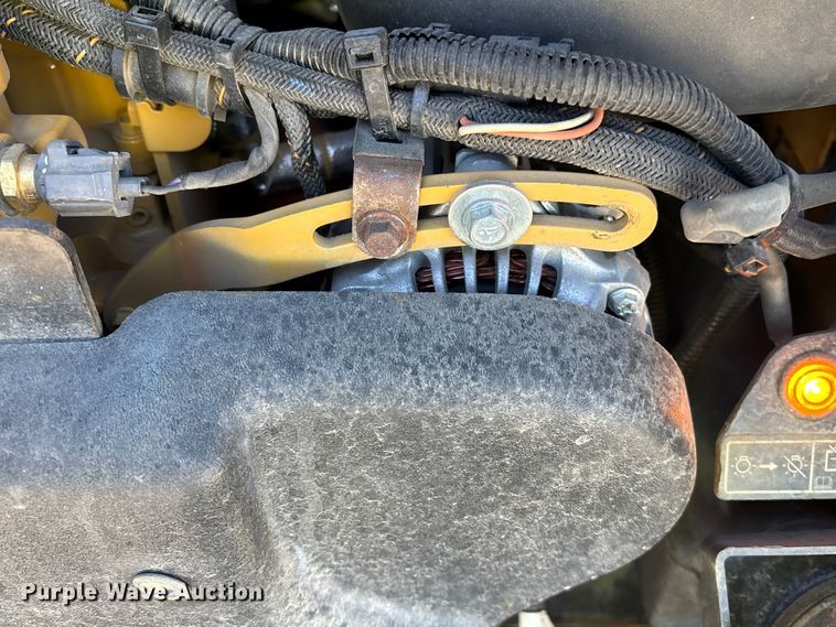 image for item YA2914 2019 Caterpillar 272D2 skid steer loader