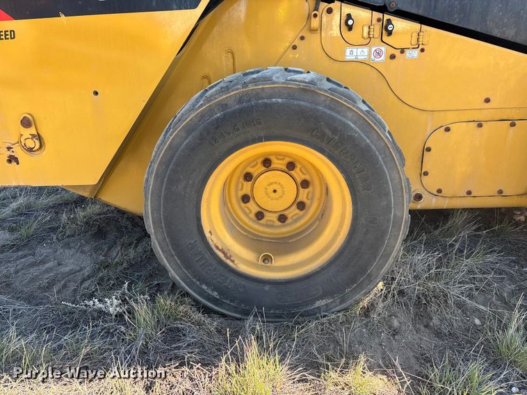 image for item YA2914 2019 Caterpillar 272D2 skid steer loader