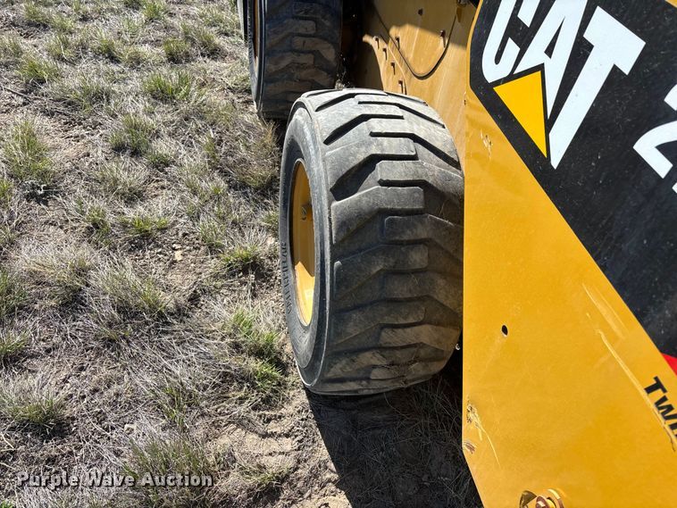 image for item YA2914 2019 Caterpillar 272D2 skid steer loader