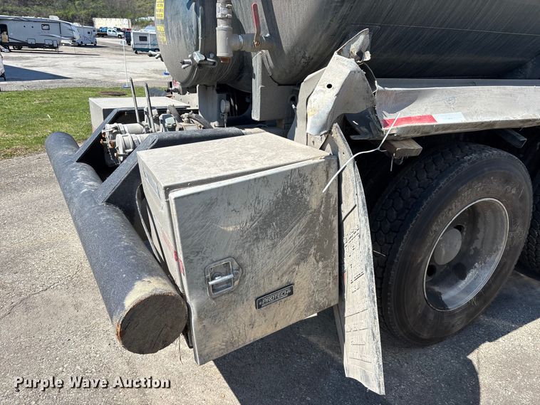 image for item YA3018 2026 International HX620 vacuum truck