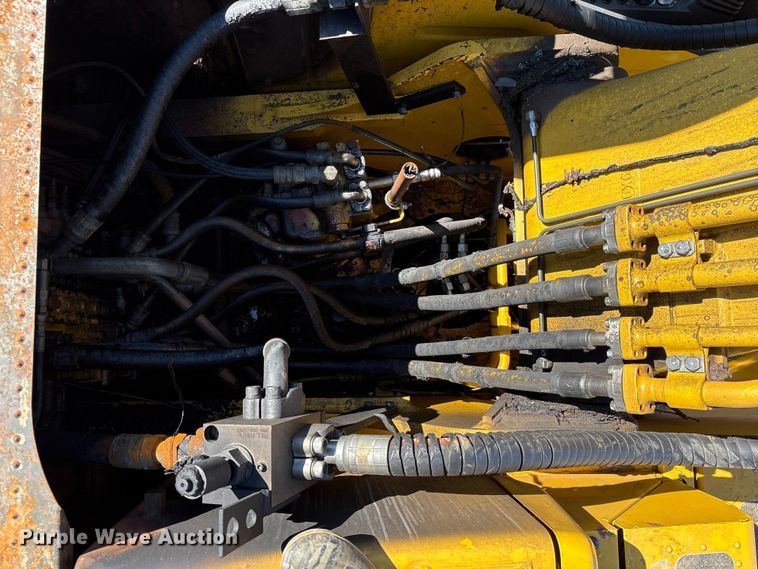 image for item YA3136 2023 Komatsu PC210LC-11 excavator