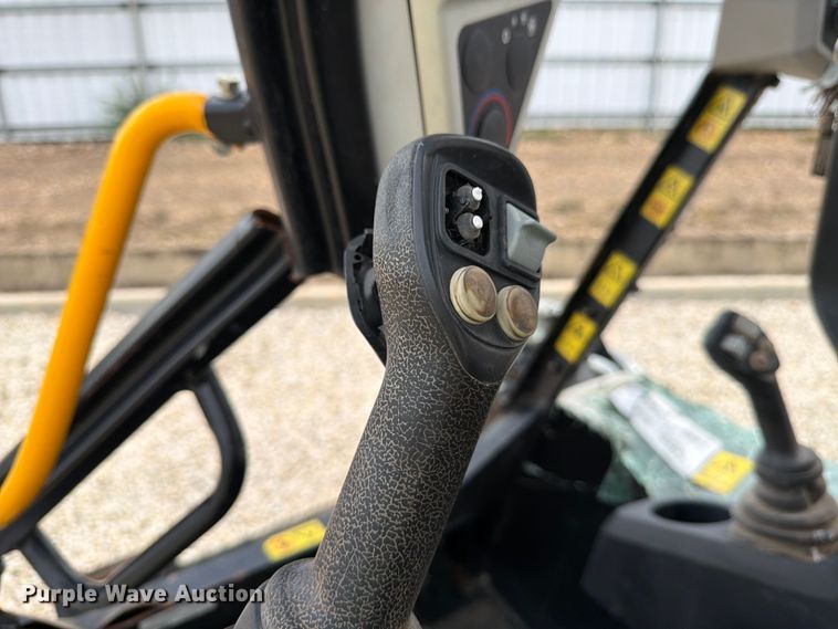 image for item YA3146 2022 JCB 270 skid steer loader