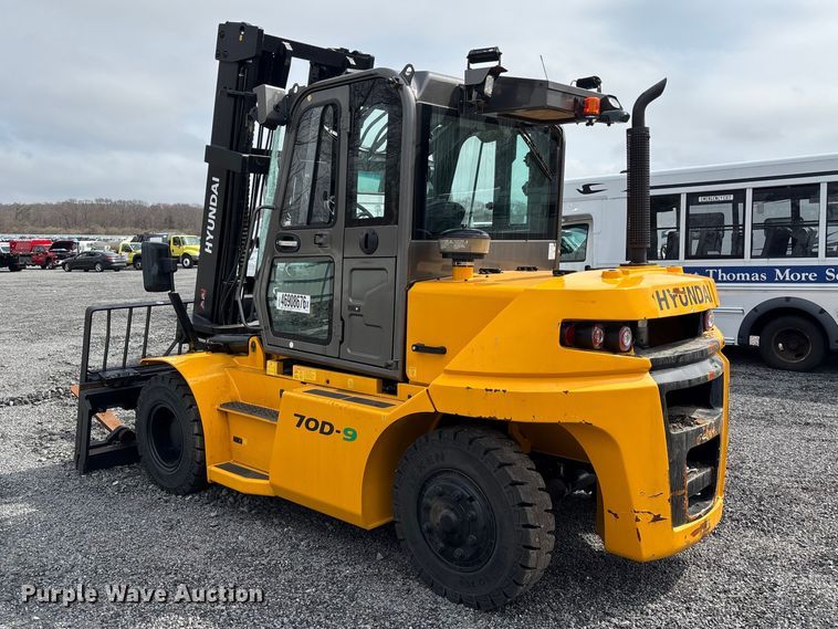 image for item YA3254 Hyundai 70D-9 forklift