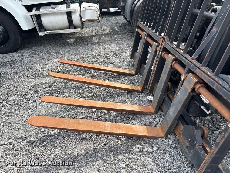 image for item YA3254 Hyundai 70D-9 forklift