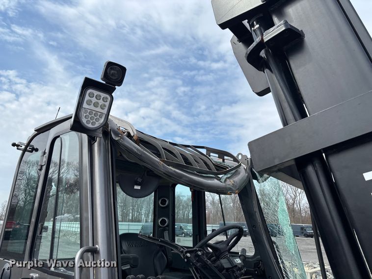image for item YA3254 Hyundai 70D-9 forklift