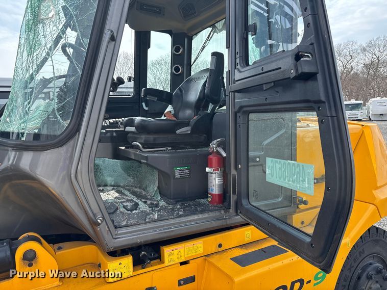 image for item YA3254 Hyundai 70D-9 forklift