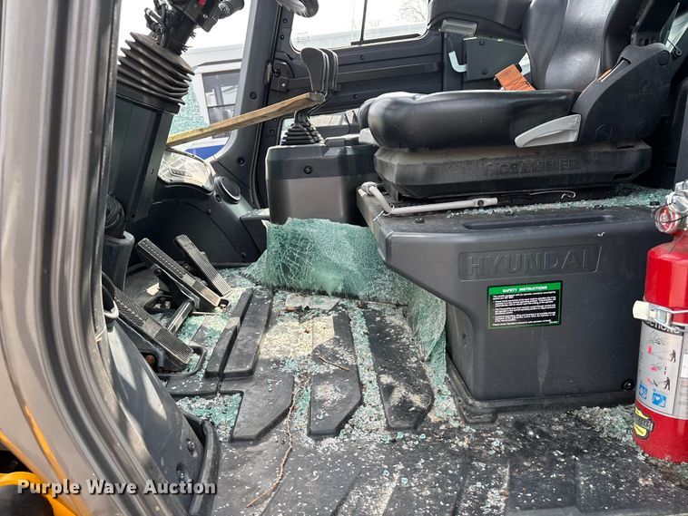 image for item YA3254 Hyundai 70D-9 forklift