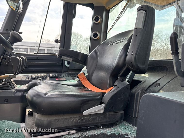 image for item YA3254 Hyundai 70D-9 forklift